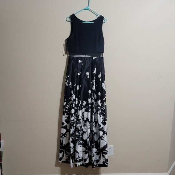 Betsy & Adam Dresses & Skirts - Betsy & Adam Blue and White Maxi Formal Size 10